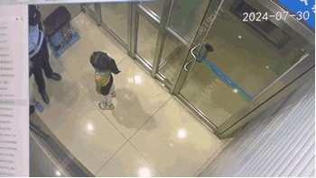 教科書式自救！小女孩走丟，竟用ATM機(jī)的世邦緊急對講求助