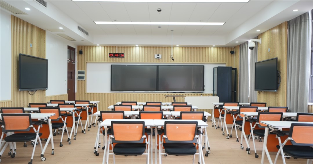 教室里的“時間革命”：從傳統(tǒng)掛鐘到智能交互時鐘